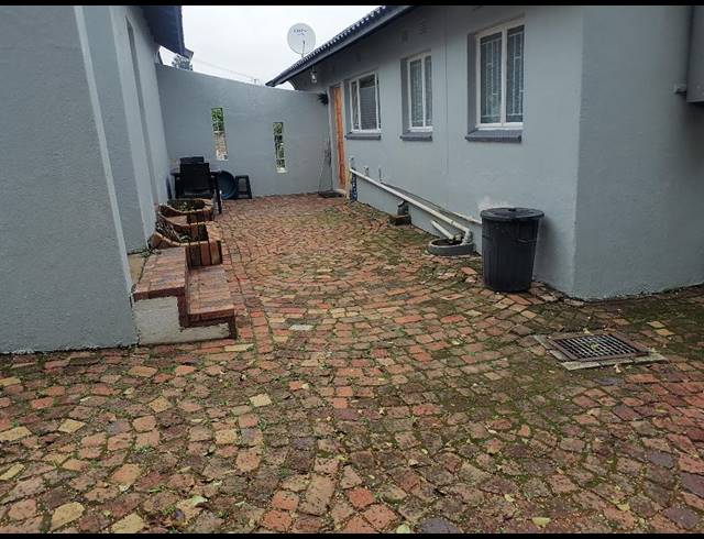 3 bed property to rent in WINCHESTER HILLS